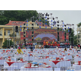 Tiệc Tất Niên Tại Dĩ An