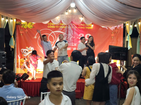 Tiệc Tất Niên Tại Dĩ An