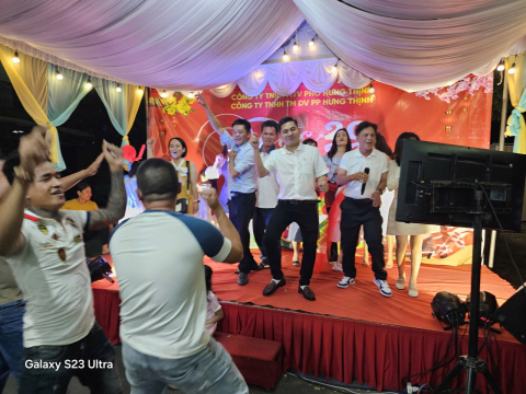 Tiệc Tất Niên Tại Dĩ An