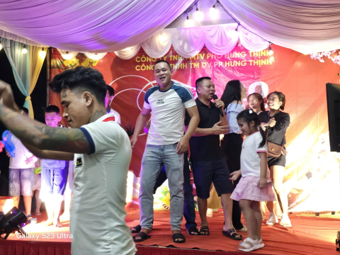 Tiệc Tất Niên Tại Dĩ An